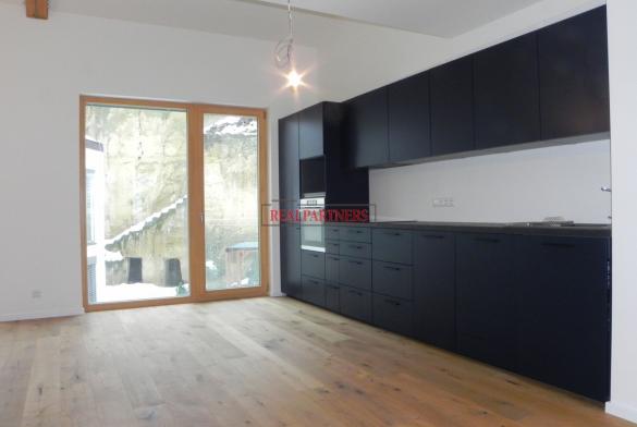 Chcete se ihned nastěhovat do bytu 3+kk o celkově ploše 107 m²?